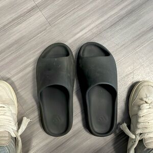 Yeezy slides, black, real.